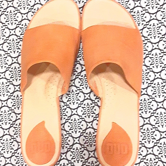 Women's Slides - Picture 2 of 4